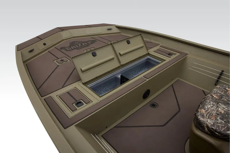 Slide: The Image of Tracker Grizzly 2072 CC 2026 - 18