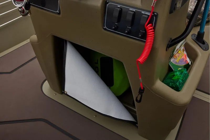 Slide: The Image of Tracker Grizzly 2072 CC 2026 - 29