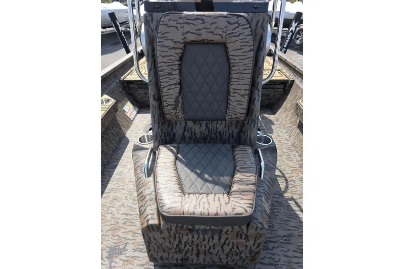 Slide: The Image of 2026 Xpress H22B Bay boat seat with camouflage pattern and diamond-stitched design. - 20