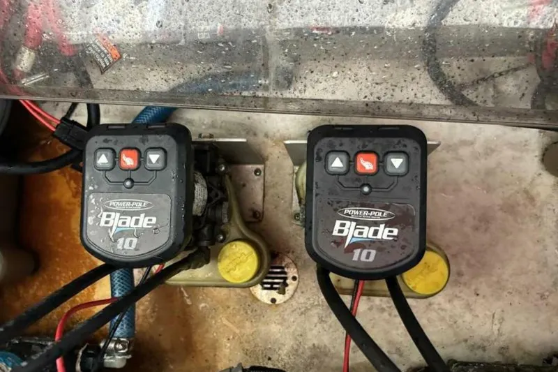 Slide: The Image of Power-Pole Blade 10 controls on 2021 Sea Fox 288 Commander boat. - 24