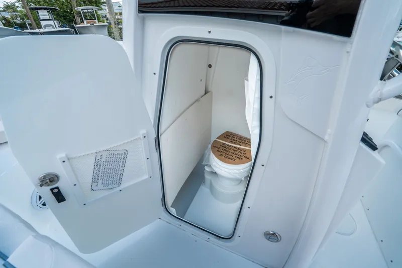 Slide: The Image of Sea Hunt Ultra 245 SE 2026 - 21