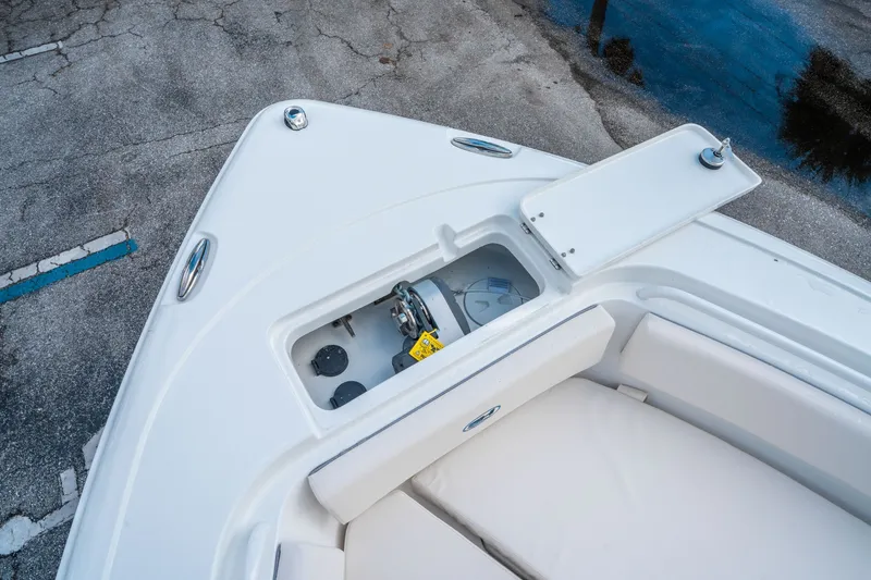 Slide: The Image of Sea Hunt Ultra 245 SE 2026 - 25