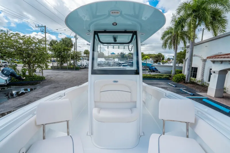 Slide: The Image of Sea Hunt Ultra 245 SE 2026 - 26