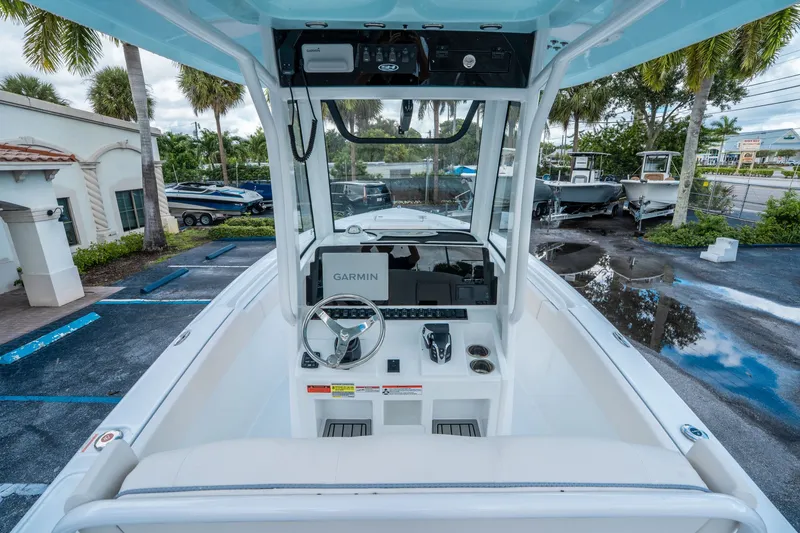 Slide: The Image of Sea Hunt Ultra 245 SE 2026 - 17