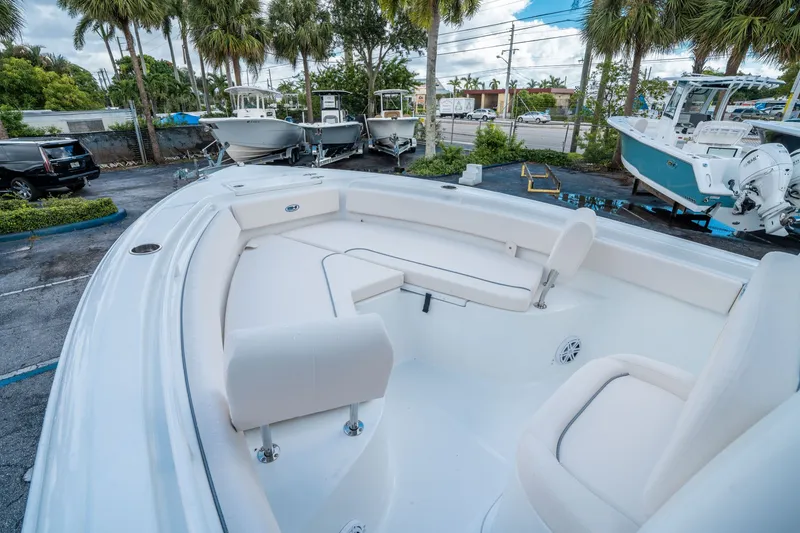 Slide: The Image of Sea Hunt Ultra 245 SE 2026 - 22