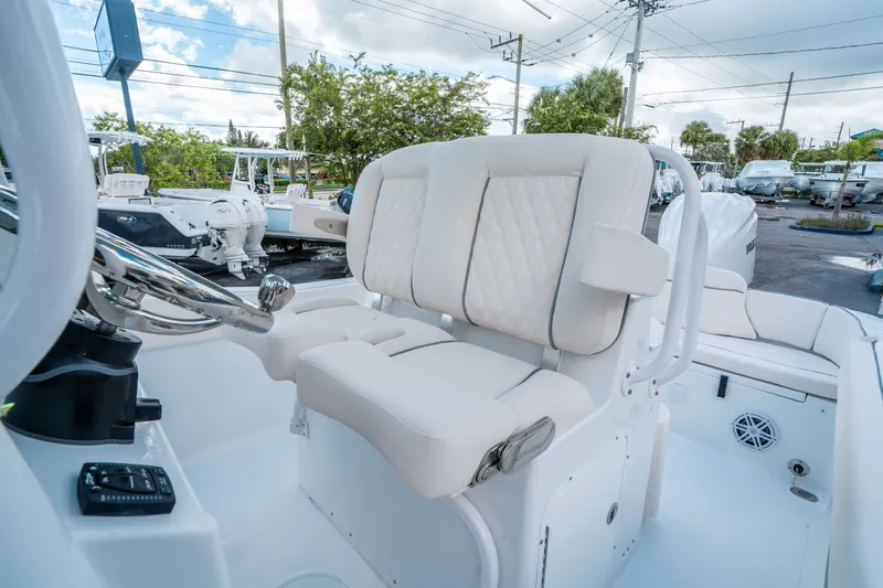 Slide: The Image of Sea Hunt Ultra 245 SE 2026 - 20