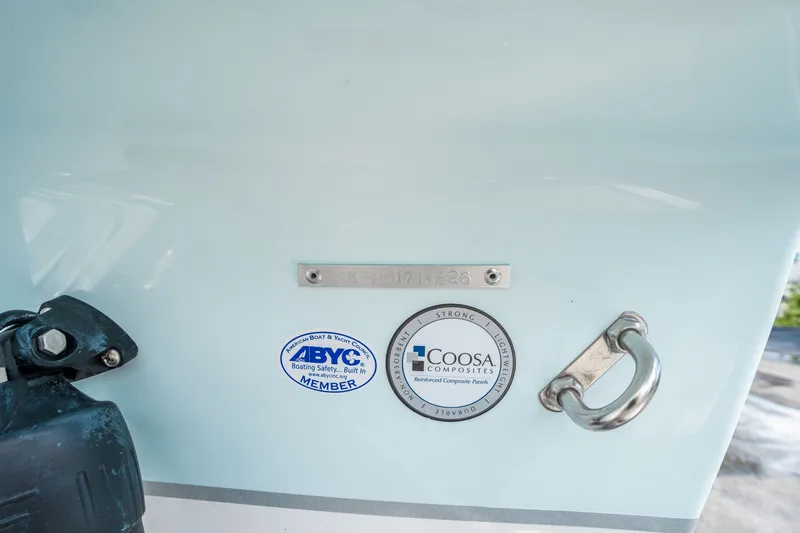 Slide: The Image of Sea Hunt Ultra 245 SE 2026 - 29