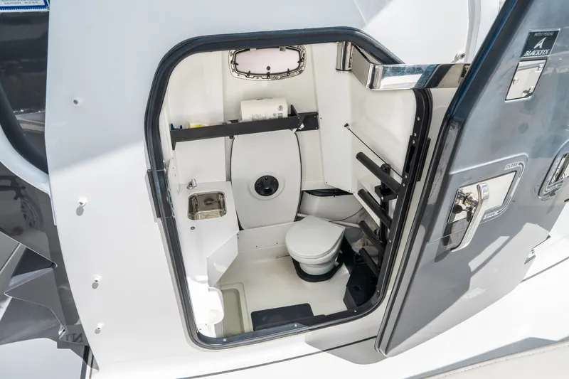 Slide: The Image of Blackfin 332 CC 2021 - 19