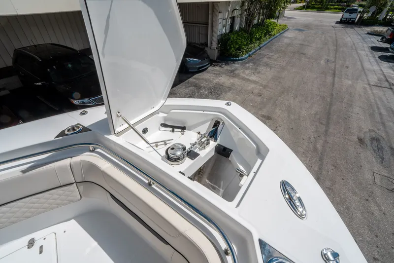 Slide: The Image of Blackfin 332 CC 2021 - 23