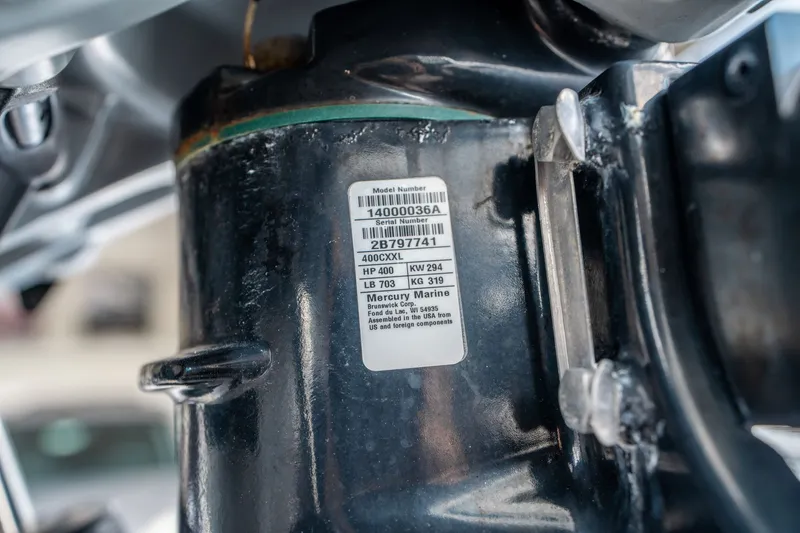 Slide: The Image of Blackfin 332 CC 2021 - 26