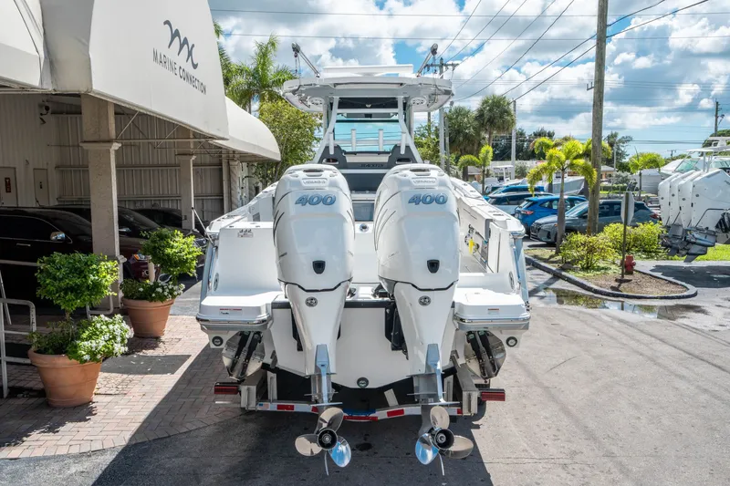 Slide: The Image of Blackfin 332 CC 2021 - 3