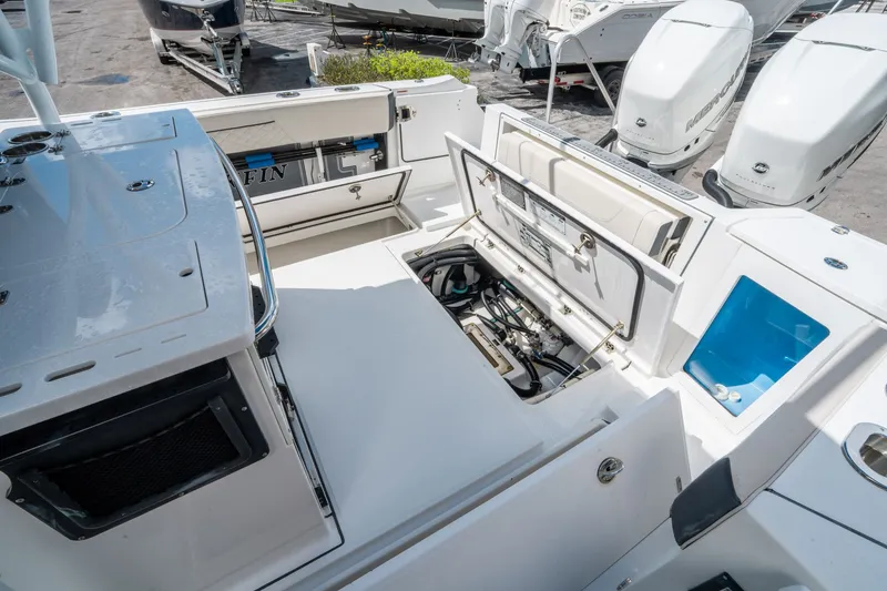 Slide: The Image of Blackfin 332 CC 2021 - 9