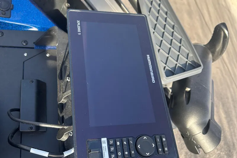 Slide: The Image of Humminbird Xplore 9 fish finder on 2025 Skeeter ZXR21 boat dashboard. - 6