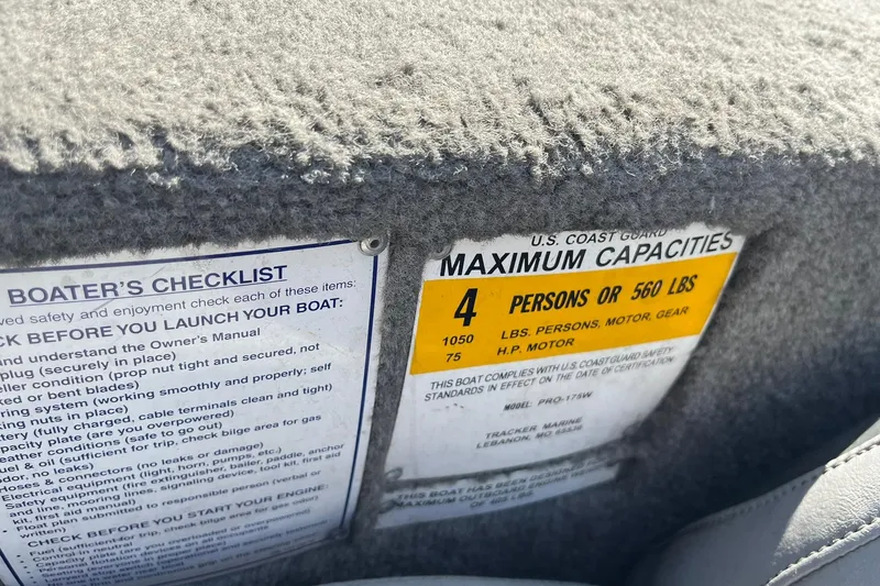 Slide: The Image of 2008 Tracker Pro Team 175 TXW boat capacity label and boater's checklist. - 19