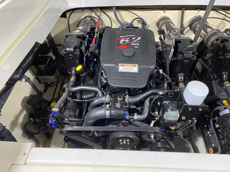 Slide: The Image of 2007 Formula 292 FASTech engine bay with MerCruiser 6.2 MPI engine. - 46