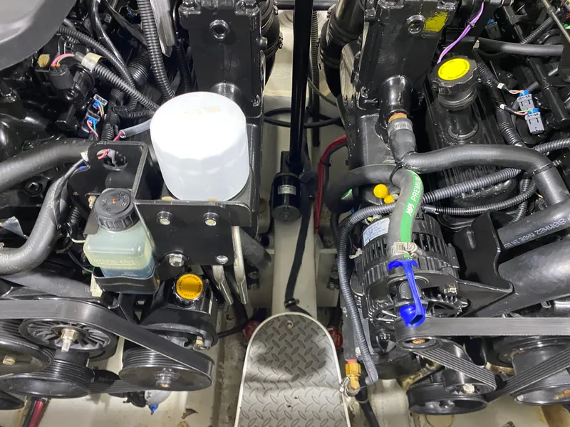 Slide: The Image of Engine compartment of a 2007 Formula 292 FASTech boat. - 48