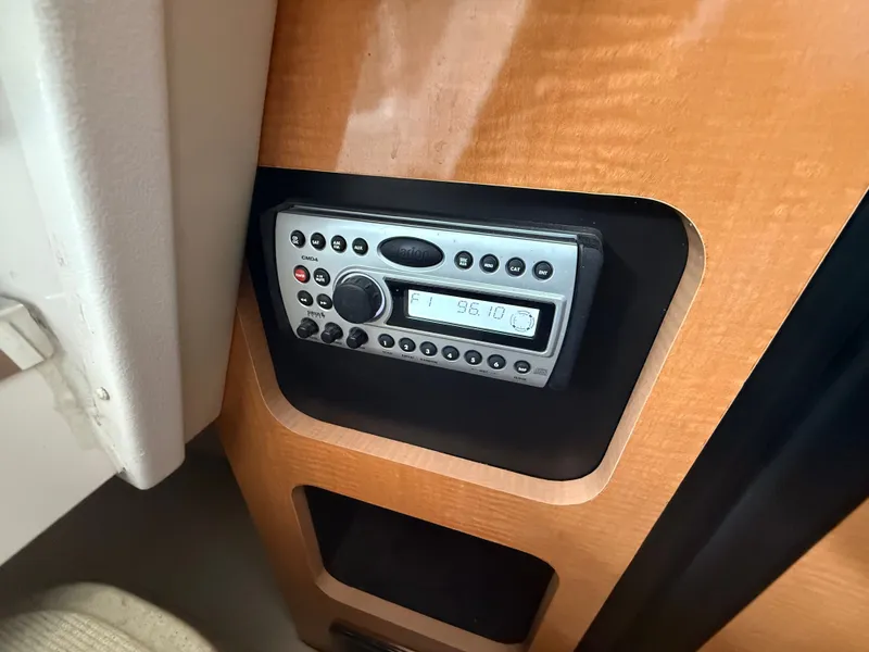 Slide: The Image of Larson CABRIO 2018 - 10