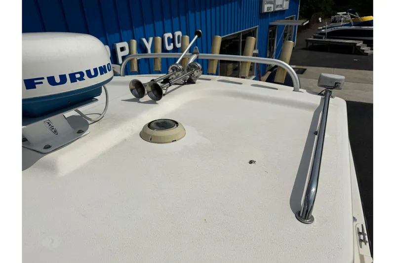 Slide: The Image of 2007 Parker 2320 SL Sport Cabin boat roof with radar and horn equipment. - 27