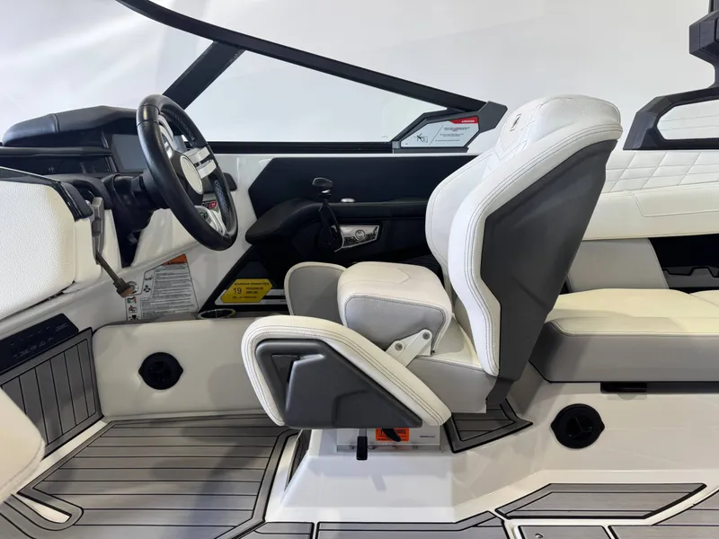 Slide: The Image of Nautique Super Air Nautique G25 2022 - 23