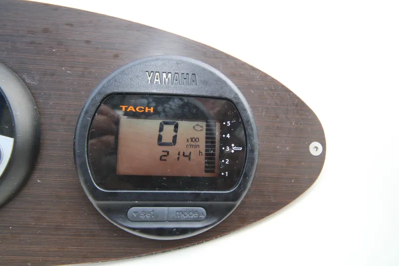 Slide: The Image of Yamaha tachometer on 2011 Zodiac Medline 550 NEO, displaying 214 hours. - 40