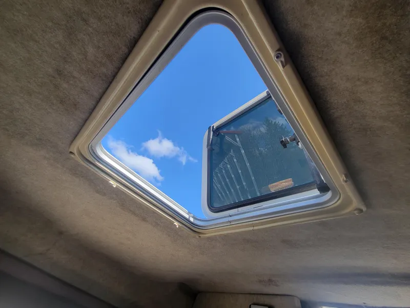 Slide: The Image of View through the sunroof of a 1991 Maxum 2100 XC boat. - 18