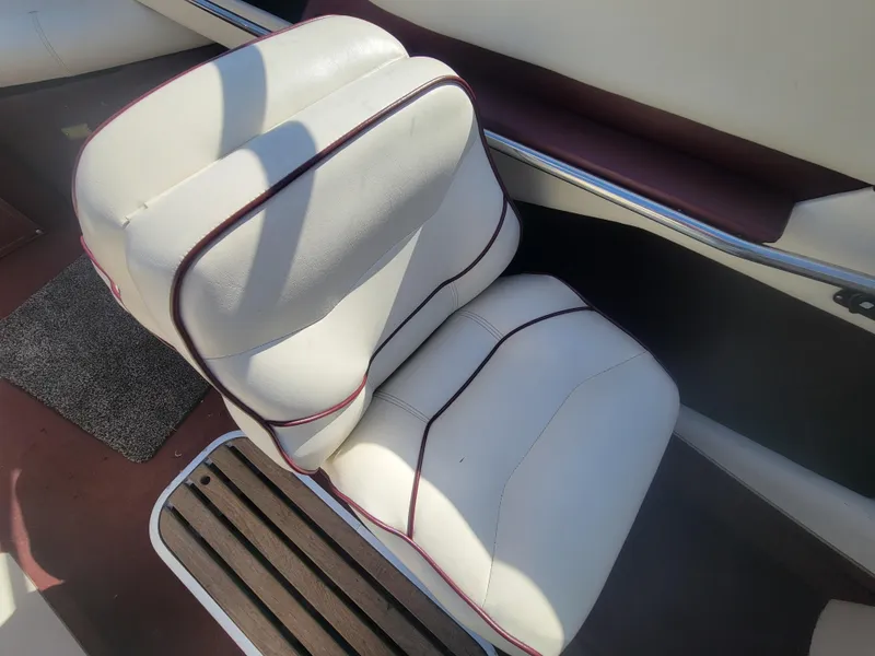 Slide: The Image of White leather seat on a 1991 Maxum 2100 XC boat with red trim. - 6