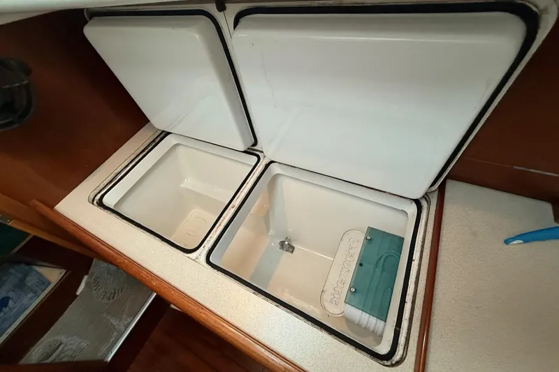 Slide: The Image of Beneteau Oceanis 36 CC - 13