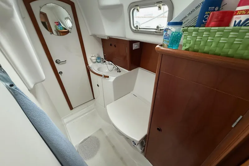 Slide: The Image of Beneteau Oceanis 36 CC - 19