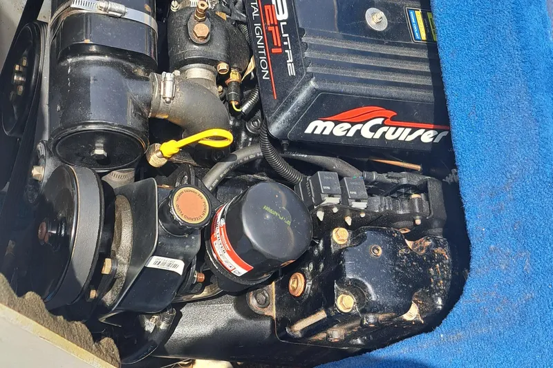 Slide: The Image of Engine of a 1998 Sea Ray 190 Cuddy Cabin with MerCruiser components. - 4