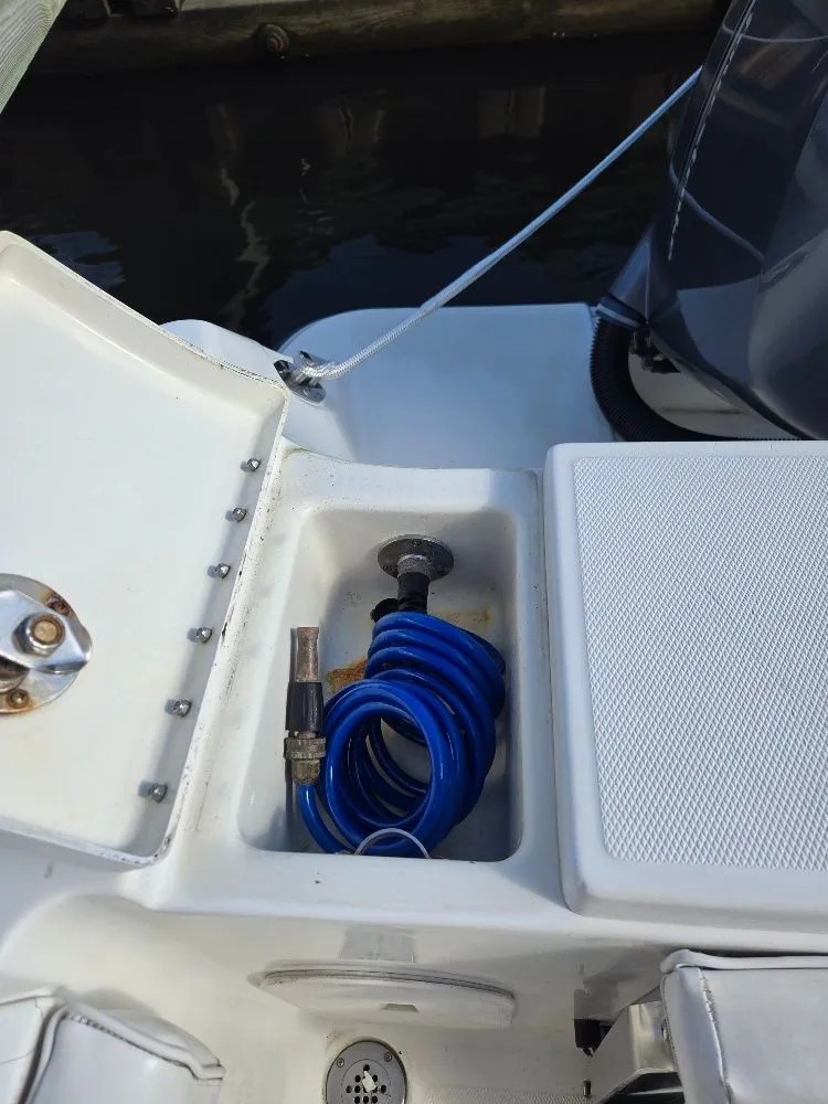 Slide: The Image of Hydra-Sports Vector 2500 VX 2005 - 12