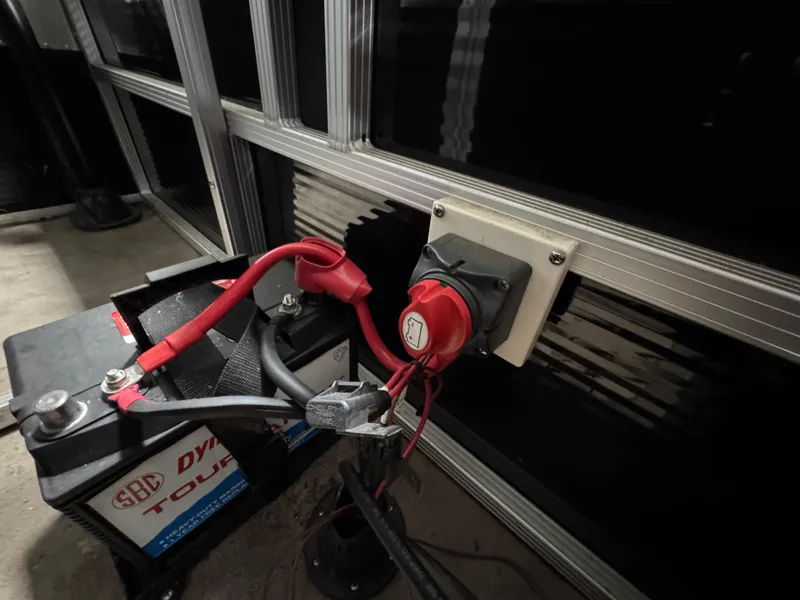 Slide: The Image of Battery connection setup on a 2018 Manitou 21 Aurora LE Standard boat. - 23