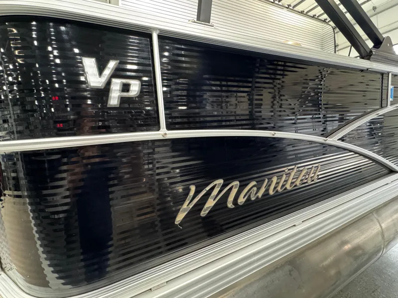 Slide: The Image of 2018 Manitou 21 Aurora LE Standard pontoon boat with VP logo, side view. - 3