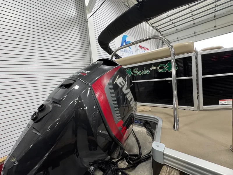 Slide: The Image of 2018 Manitou 21 Aurora LE Standard with Evinrude outboard motor in a showroom. - 5