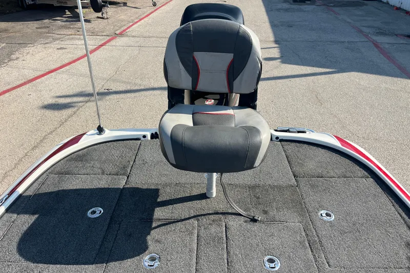 Slide: The Image of 2015 Nitro Z-8 trailer with dual wheels and branded side panel. - 27