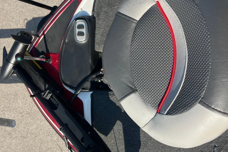 Slide: The Image of Close-up of a Maxxum trolling motor on a 2015 Nitro Z-8 boat. - 32