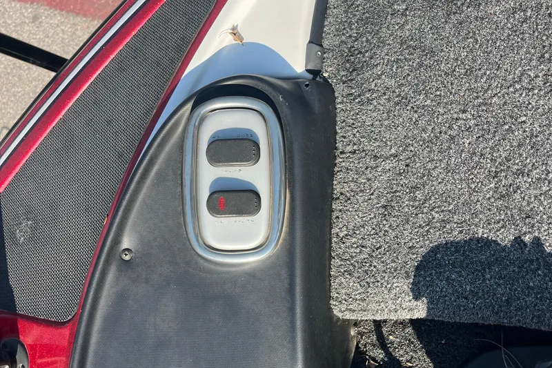 Slide: The Image of Minn Kota Maxxum motor on 2015 Nitro Z-8 boat, outdoor setting. - 33