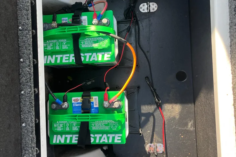 Slide: The Image of Control panel on a 2015 Nitro Z-8 boat with carpeted flooring. - 41