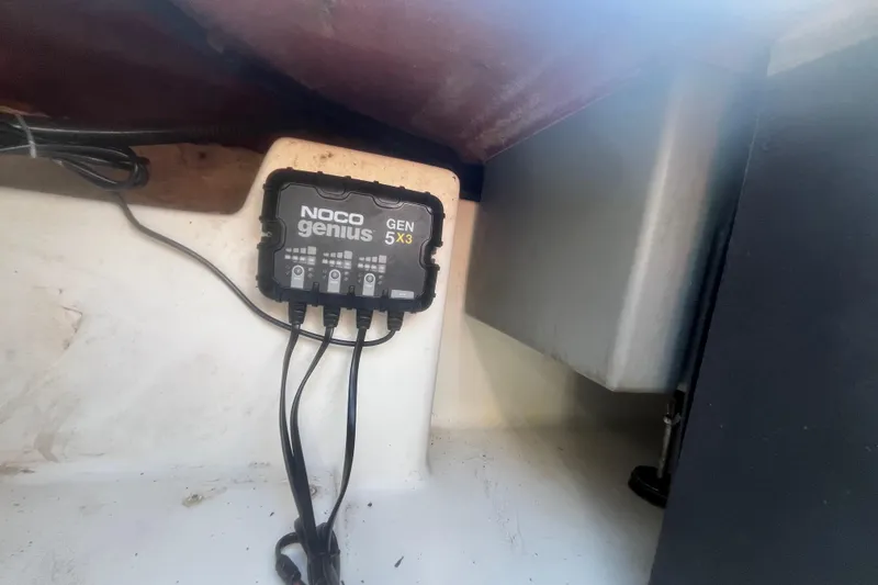 Slide: The Image of 2015 Nitro Z-8 boat capacity label, maximum 4 persons or 850 lbs, safety checklist included. - 42