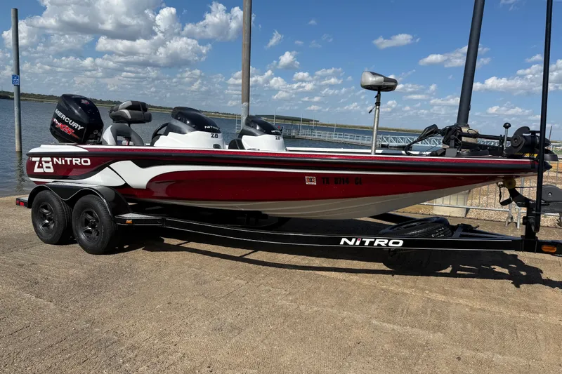 Slide: The Image of Lowrance HDS device on a 2015 Nitro Z-8 boat. - 45