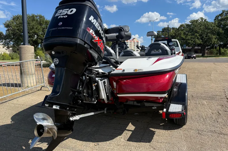 Slide: The Image of 2015 Nitro Z-8 boat interior with three gray and white cushioned seats. - 53