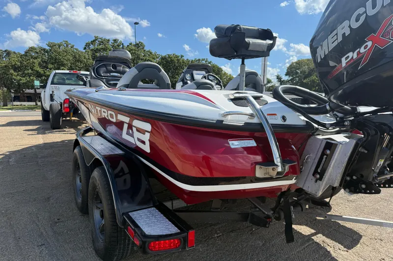 Slide: The Image of Outboard motor on 2015 Nitro Z-8 boat, featuring 250 Pro direct injection engine. - 60