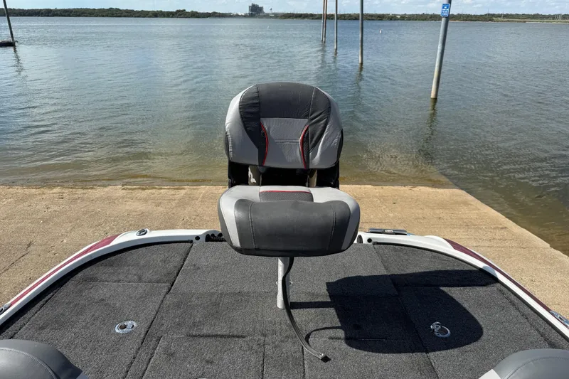 Slide: The Image of Lowrance HDS7 sonar display on 2015 Nitro Z-8 boat dashboard. - 82