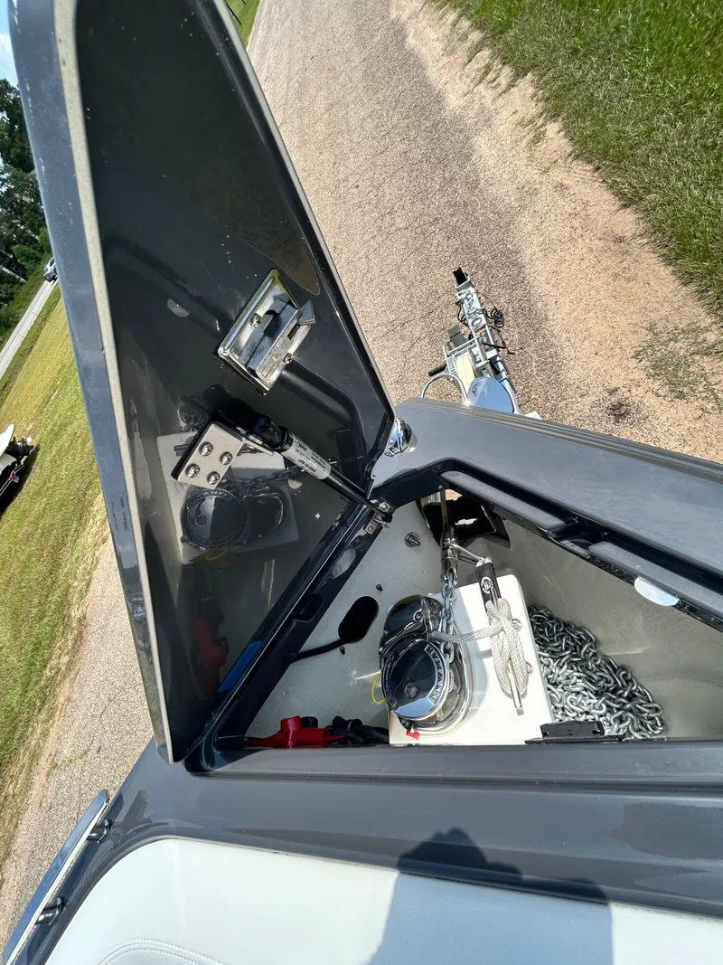 Slide: The Image of Cobalt R8 Surf 2026 - 18