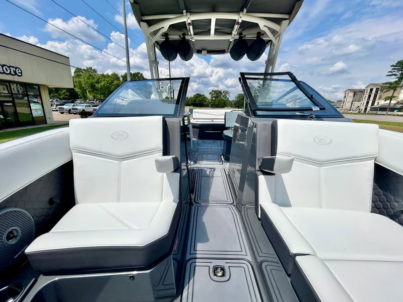 Slide: The Image of Cobalt R8 Surf 2026 - 19