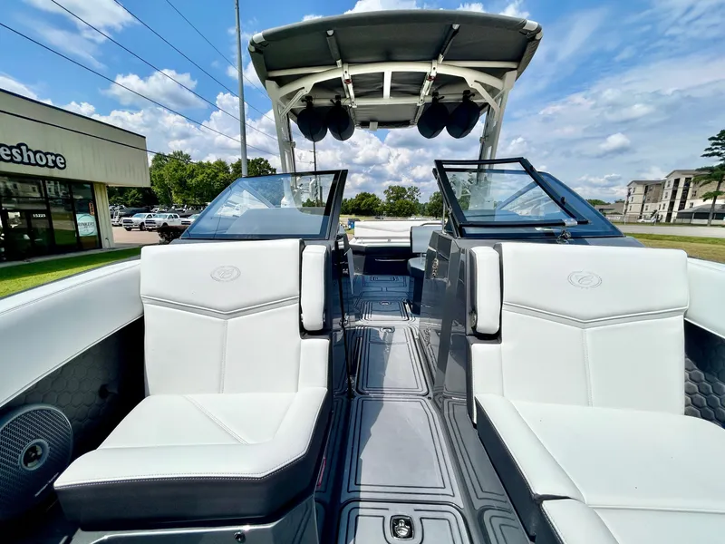 Slide: The Image of Cobalt R8 Surf 2026 - 20