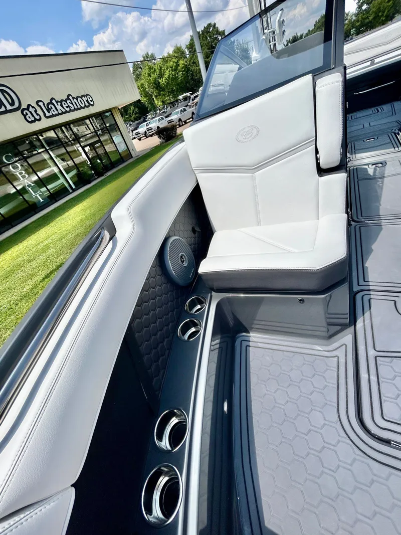 Slide: The Image of Cobalt R8 Surf 2026 - 21