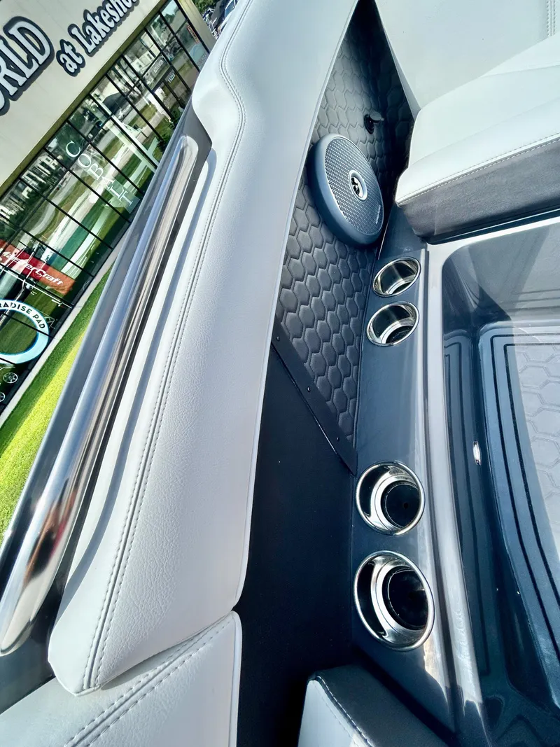 Slide: The Image of Cobalt R8 Surf 2026 - 22