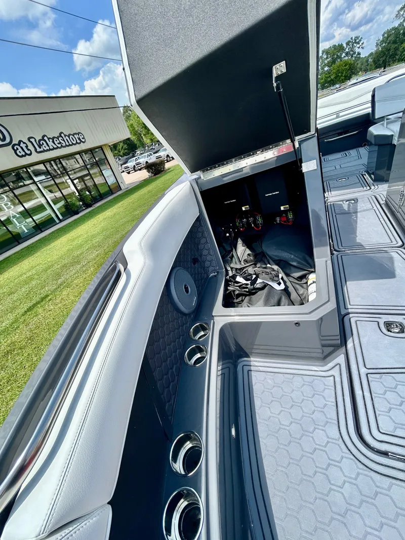 Slide: The Image of Cobalt R8 Surf 2026 - 23