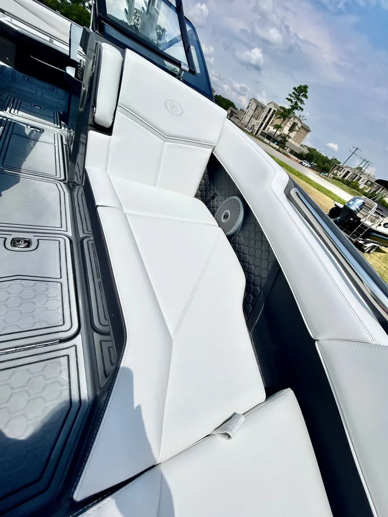 Slide: The Image of Cobalt R8 Surf 2026 - 24