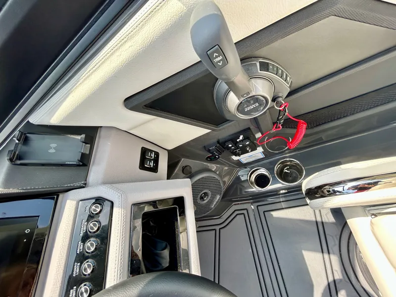 Slide: The Image of Cobalt R8 Surf 2026 - 31